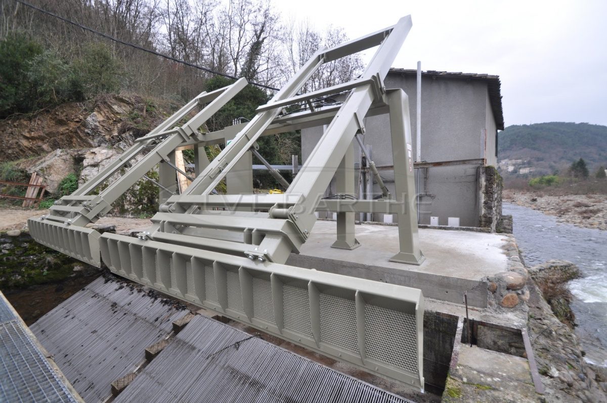 Dégrilleurs centrale hydroélectrique Ardèche
