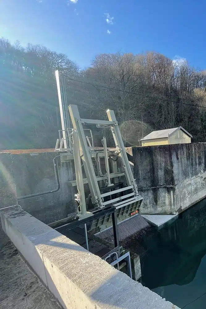 dégrilleur suspendu à Montaut-Bétharram